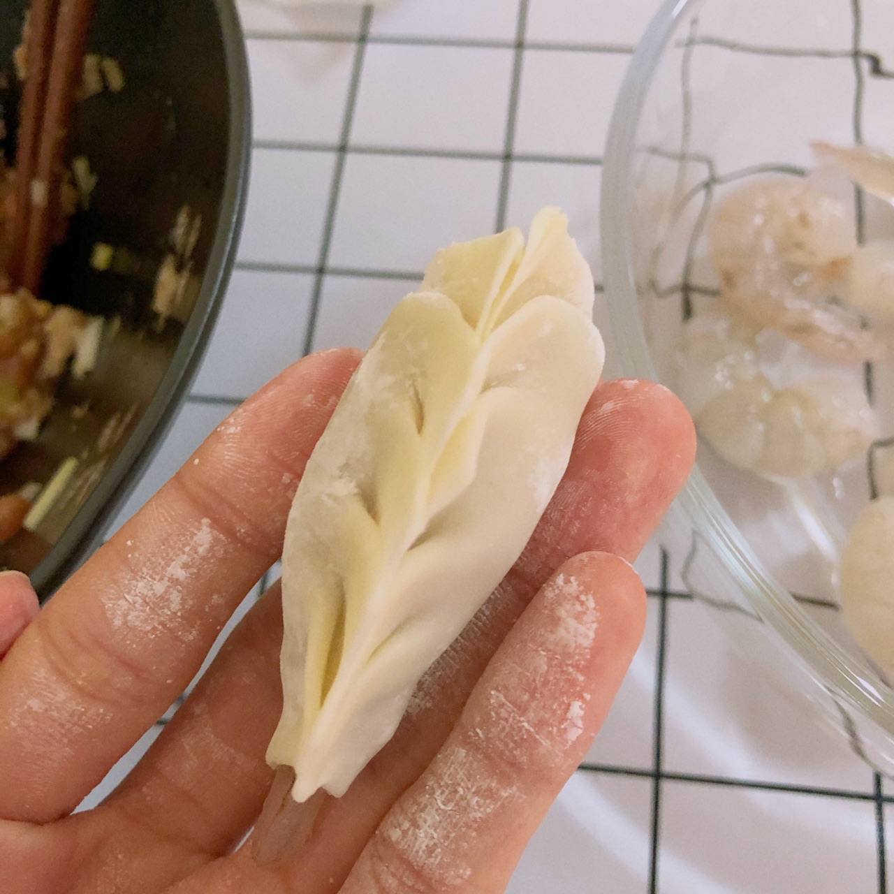 抱蛋虾饺