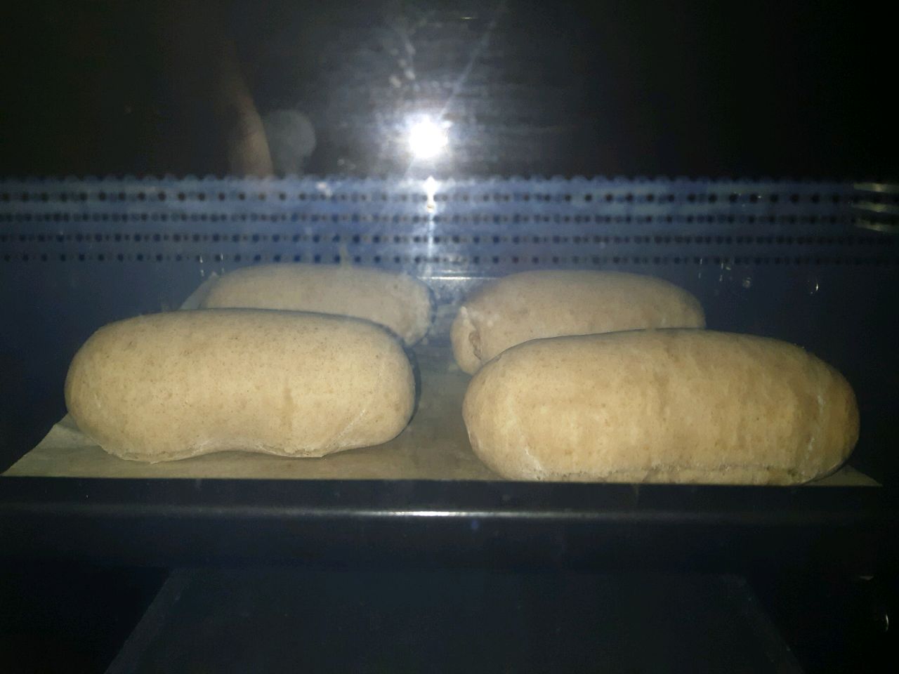 饱腹感十足的全麦小面包