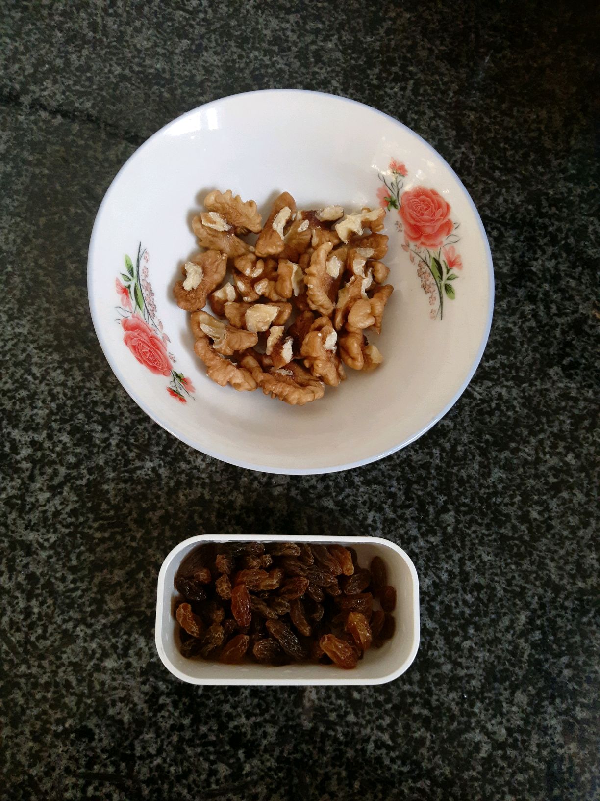饱腹感十足的全麦小面包