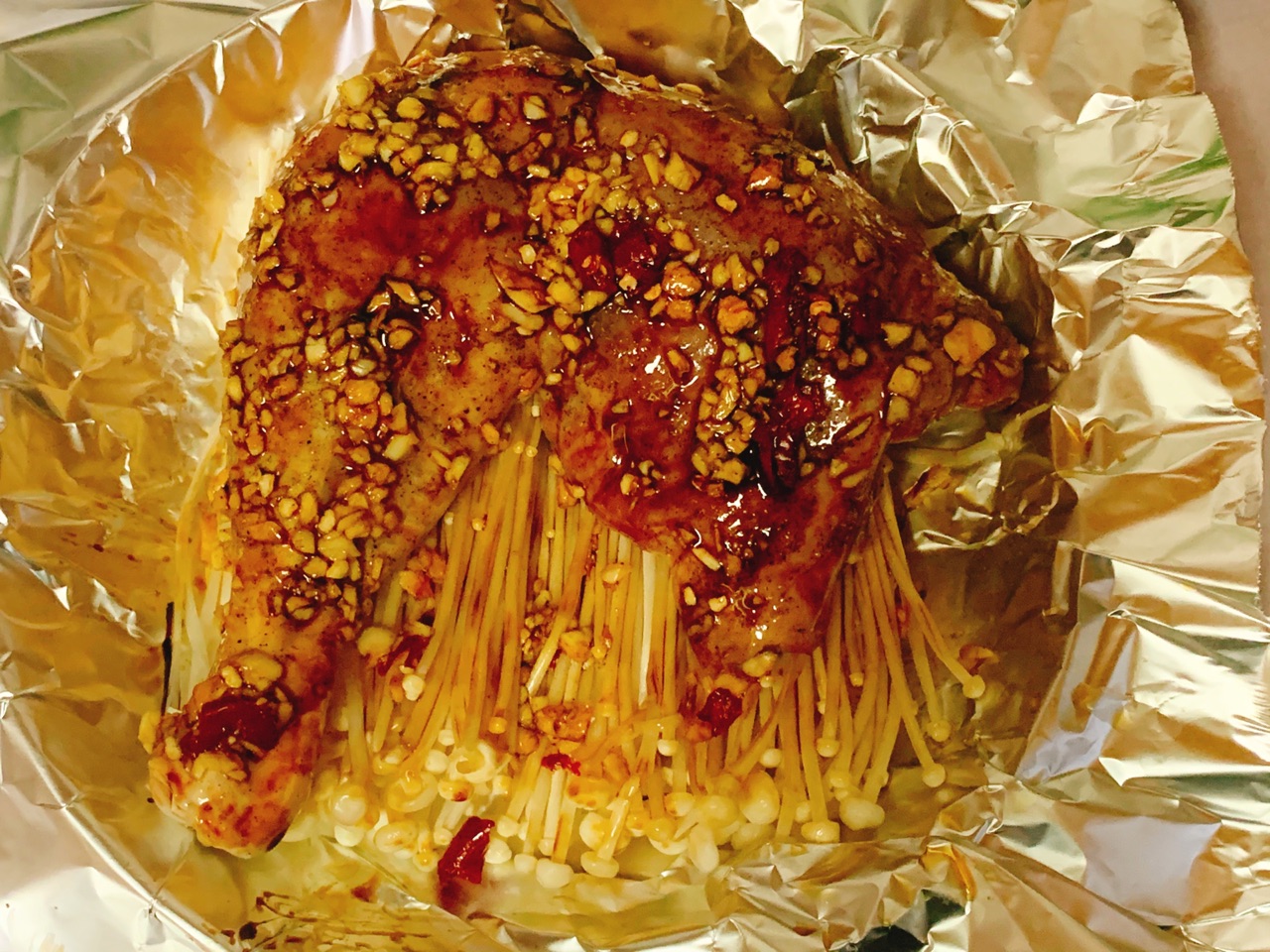 爆好吃！鲜嫩多汁，无油版金针菇蒸鸡腿