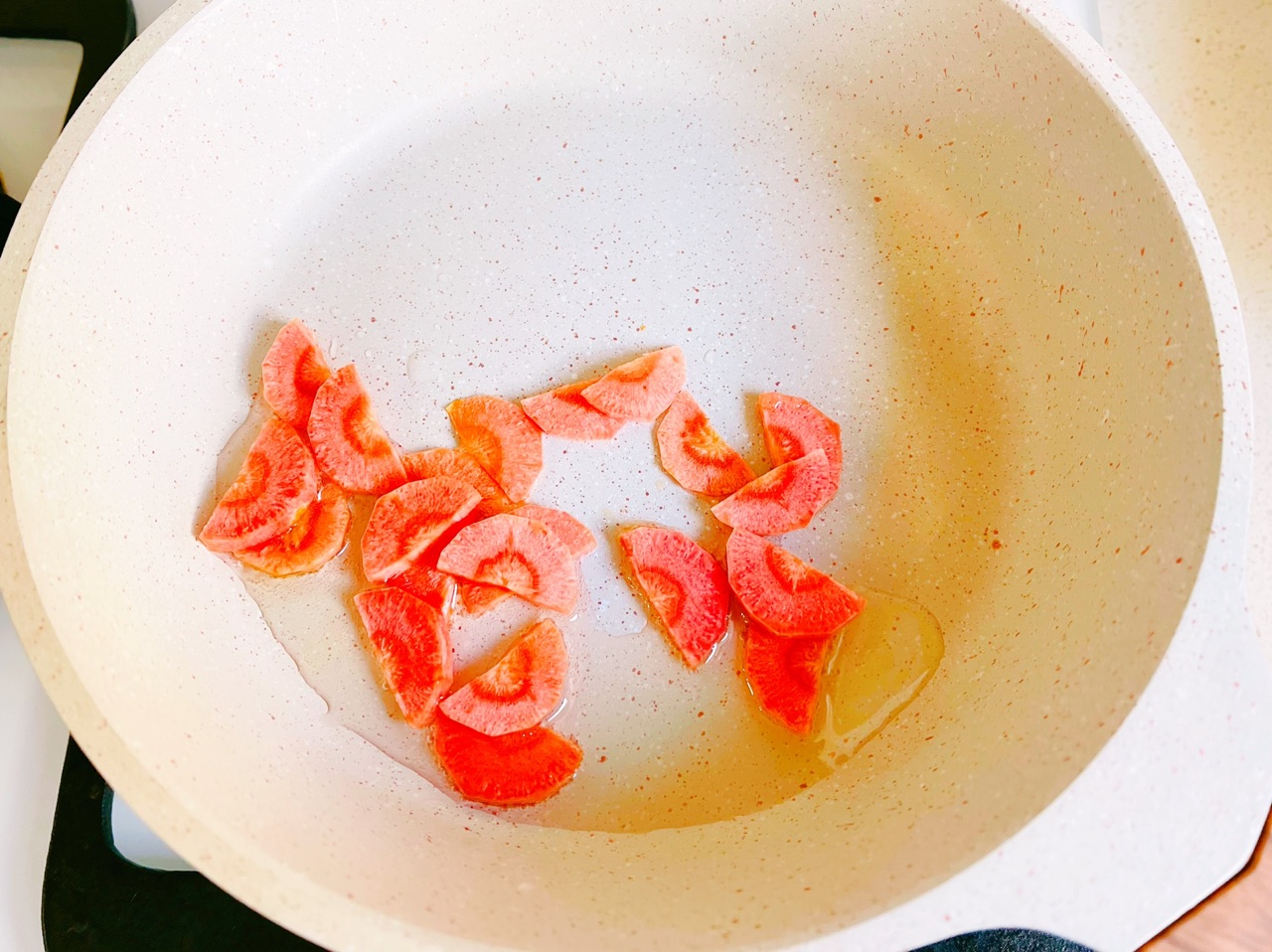 鲍汁蚝油牛粒面包色拉