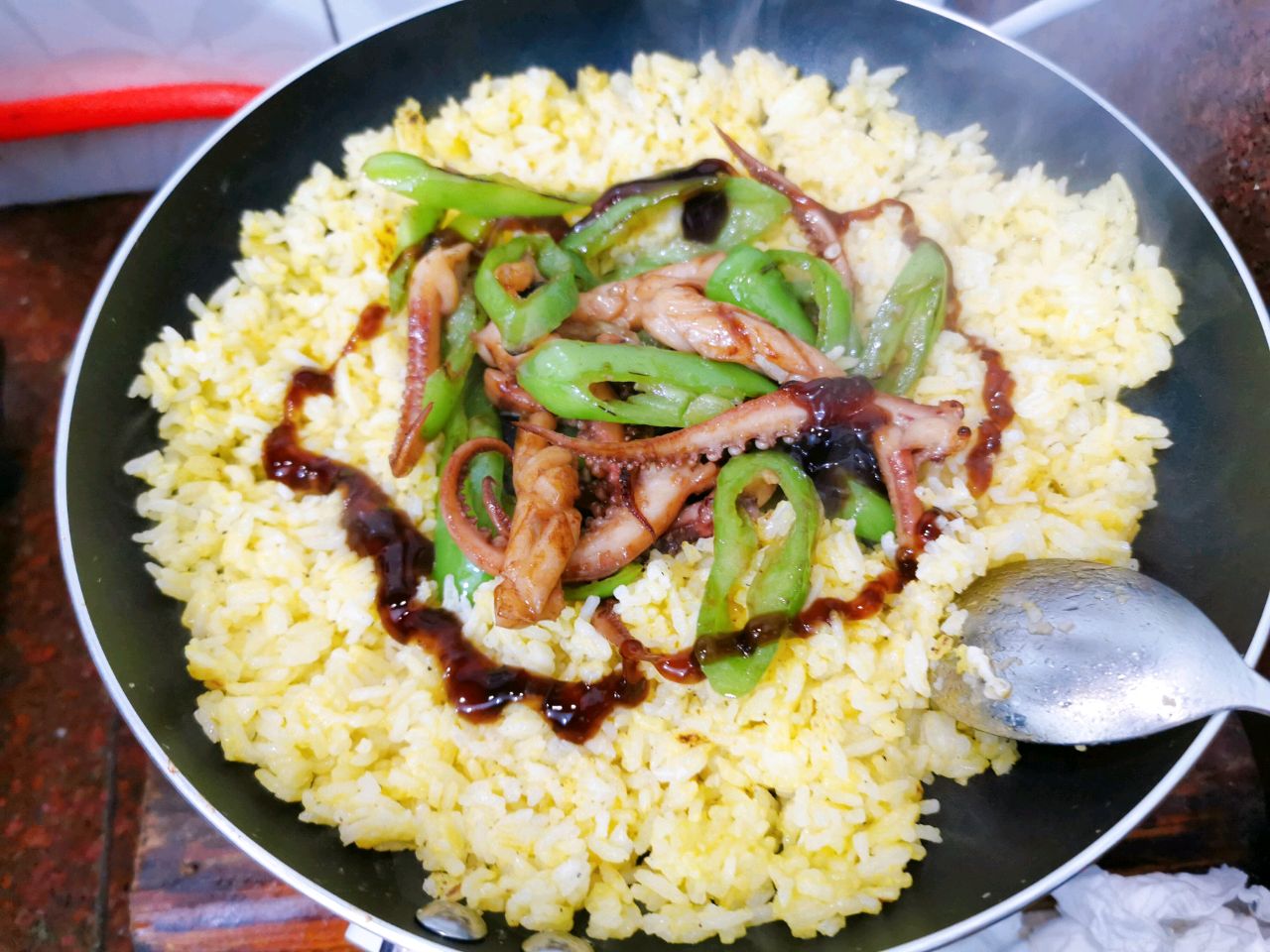 鲍汁蚝油青椒鱿鱼黄金蛋炒饭