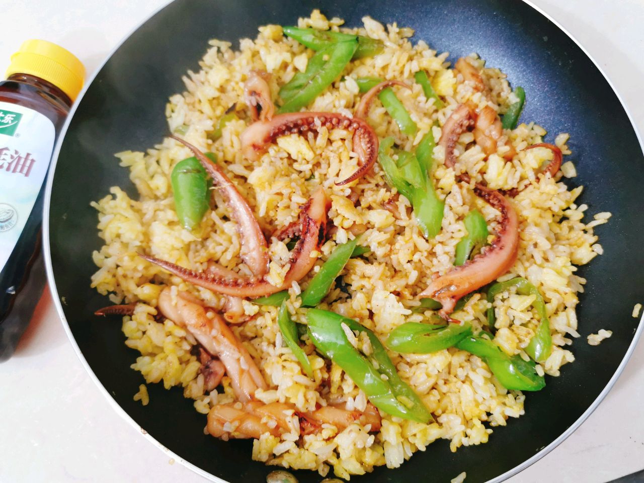 鲍汁蚝油青椒鱿鱼黄金蛋炒饭