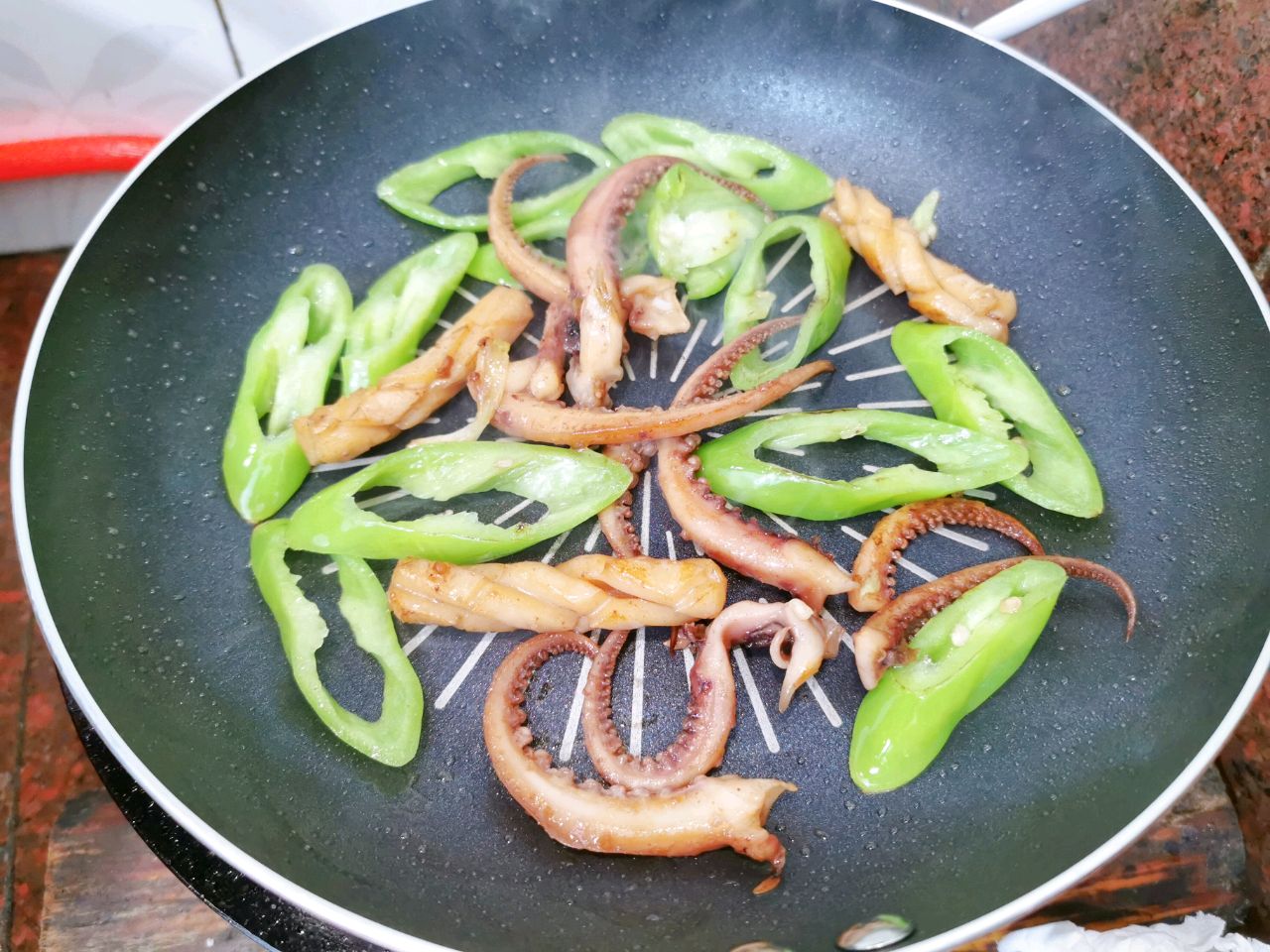 鲍汁蚝油青椒鱿鱼黄金蛋炒饭