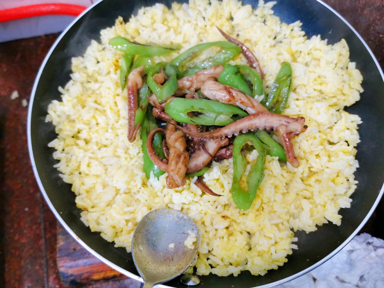 鲍汁蚝油青椒鱿鱼黄金蛋炒饭