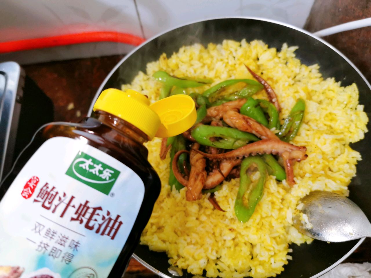 鲍汁蚝油青椒鱿鱼黄金蛋炒饭