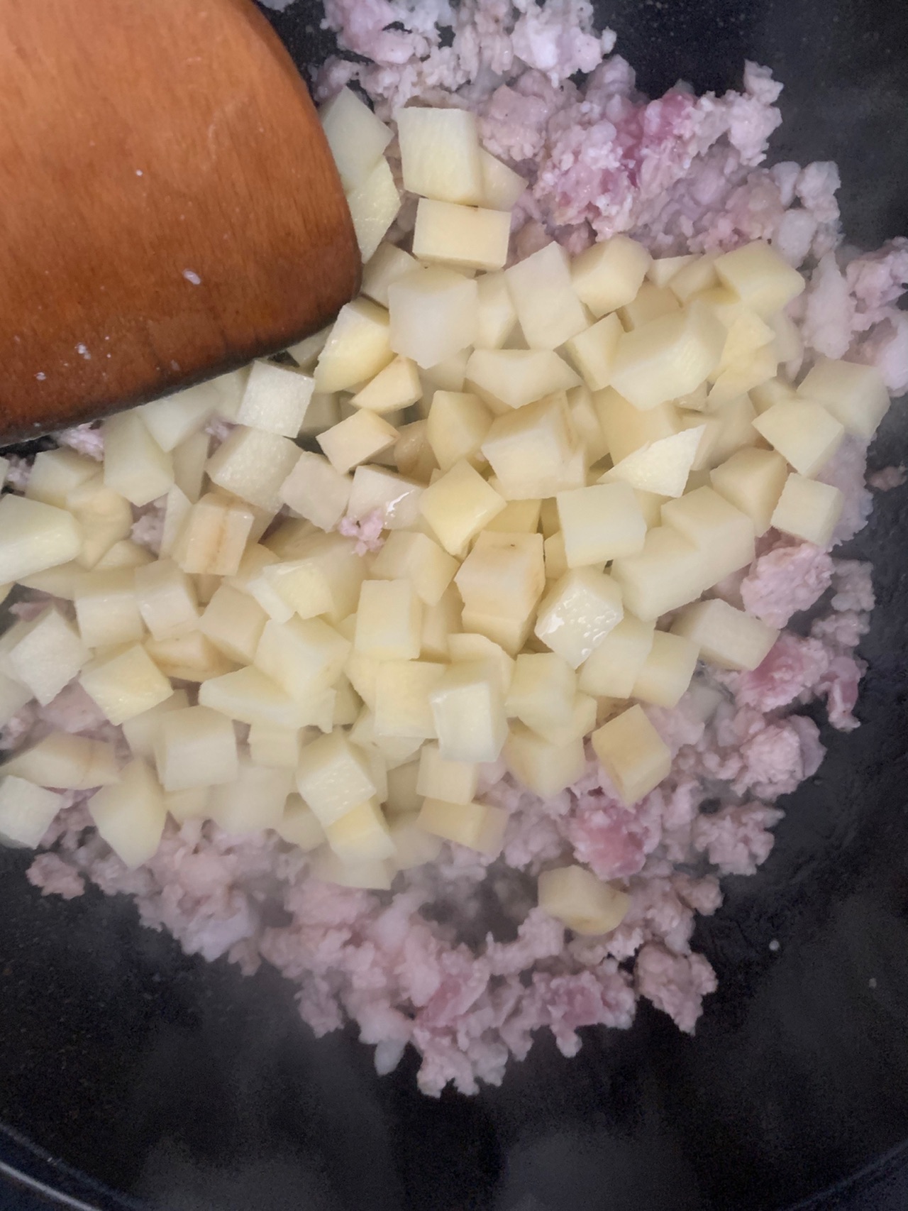 鲍汁耗油肉沫土豆丁