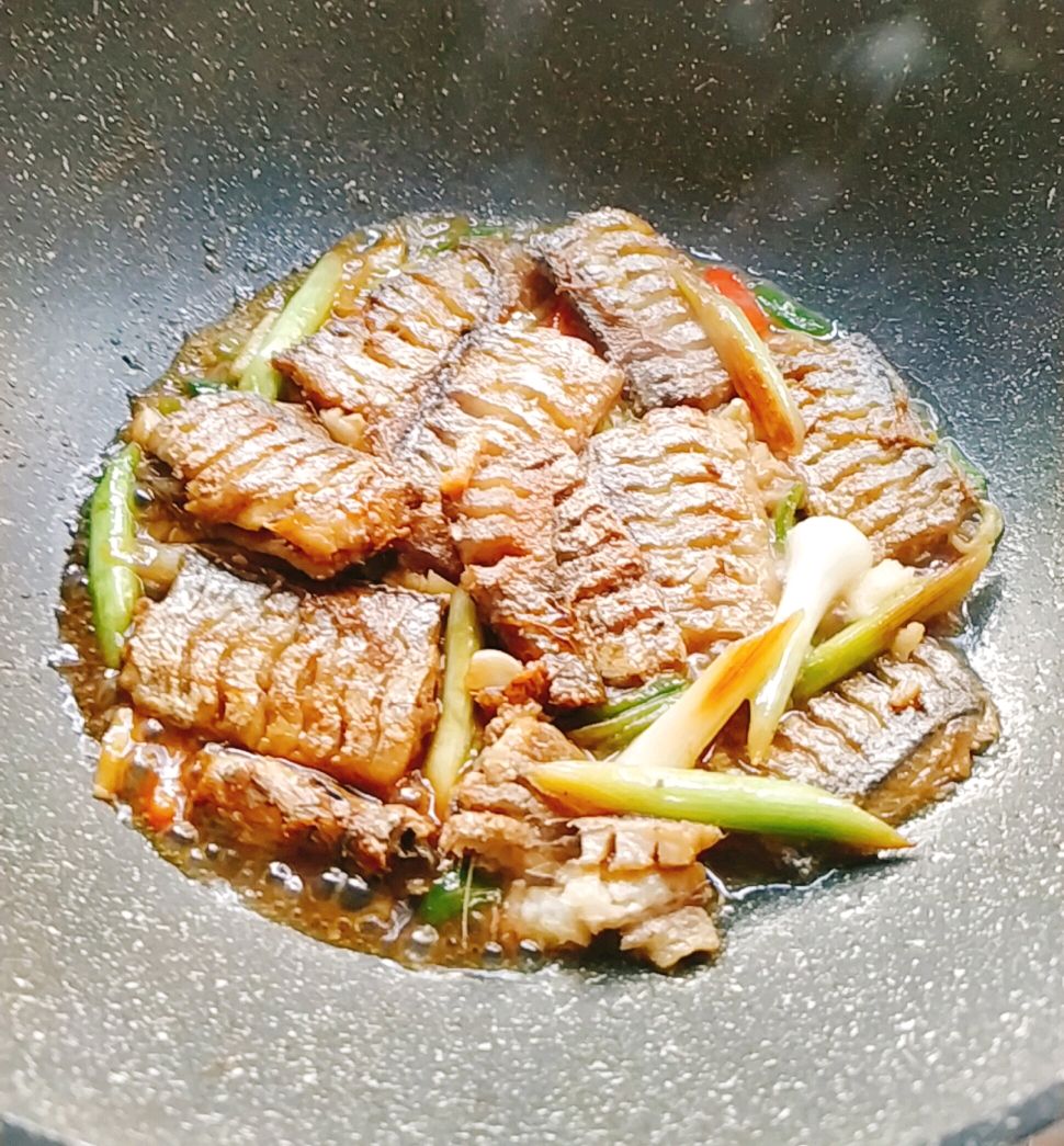 鲍汁蚝油炆带鱼