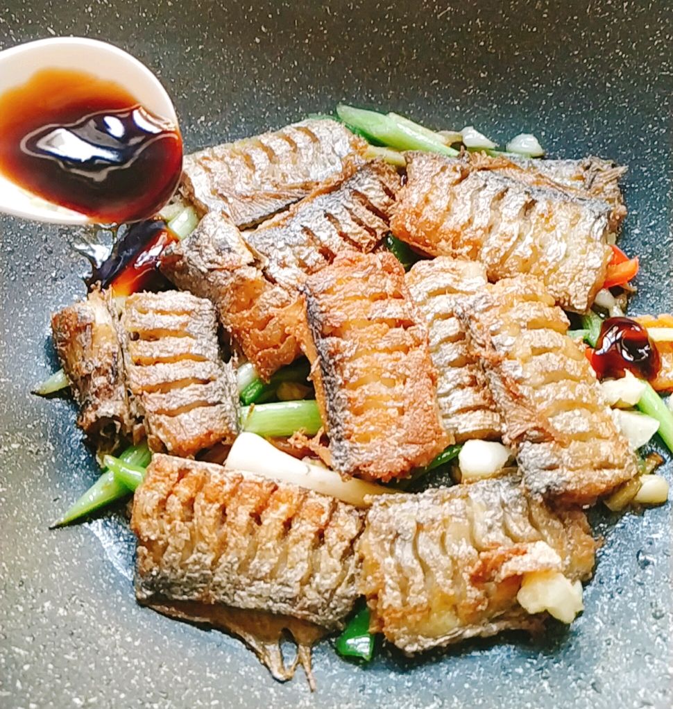 鲍汁蚝油炆带鱼