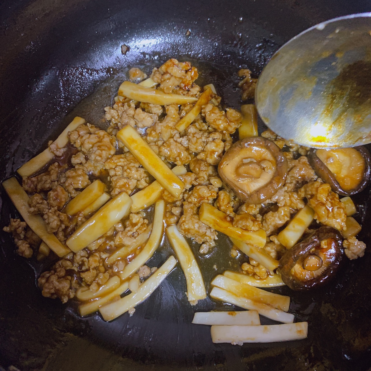 鲍汁焖肉末