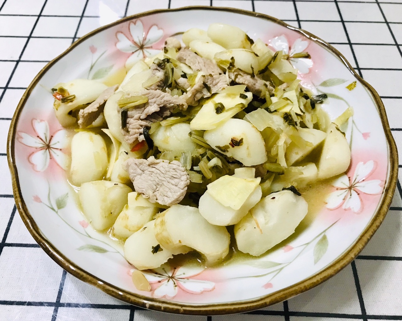 荸荠冬笋咸菜炒肉片
