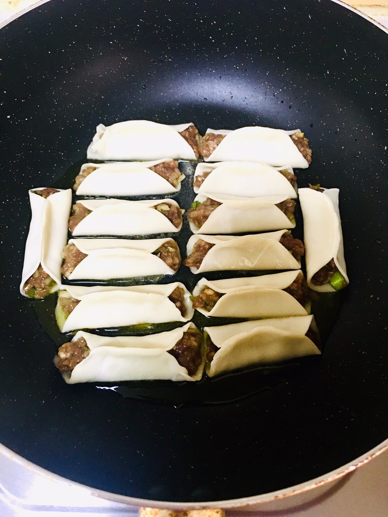 冰花锅贴，外脆内鲜