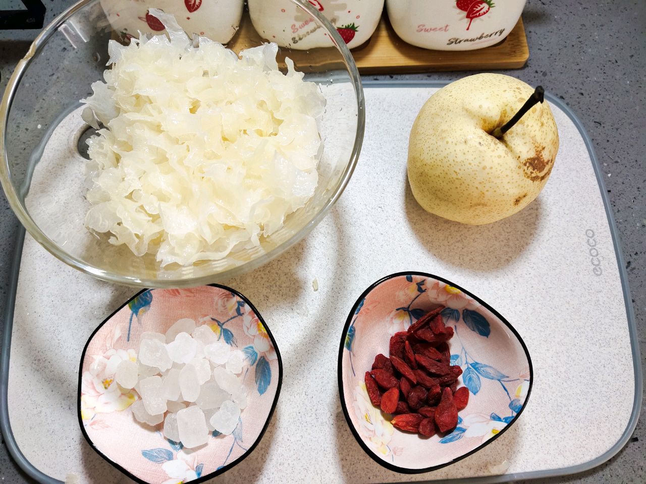 冰糖雪梨银耳羹