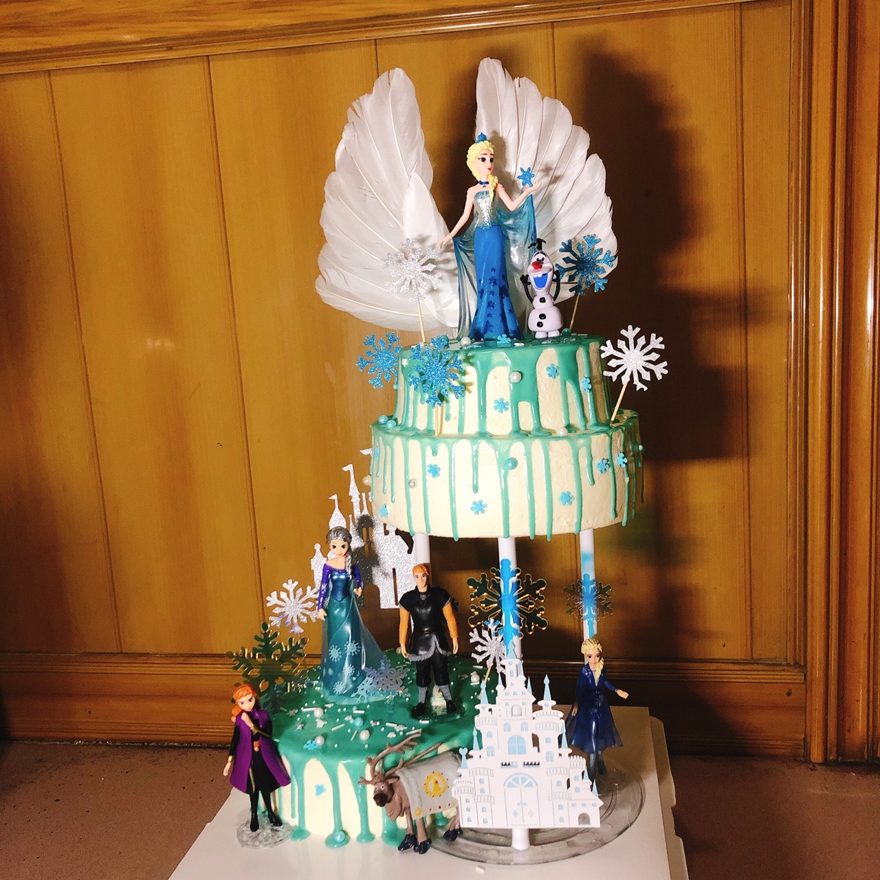 冰雪奇缘悬浮生日蛋糕