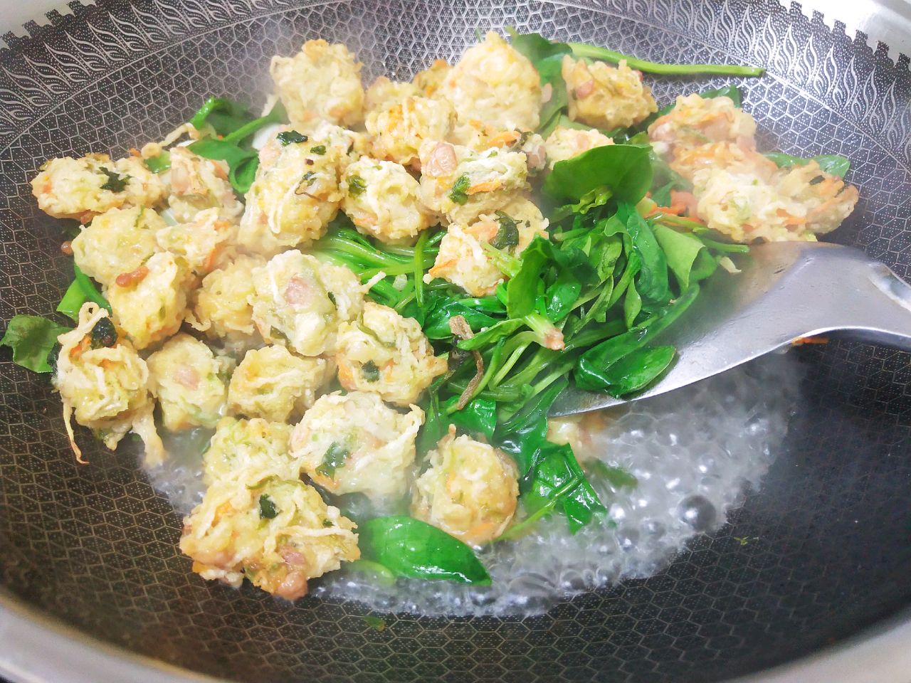 菠菜炖丸子