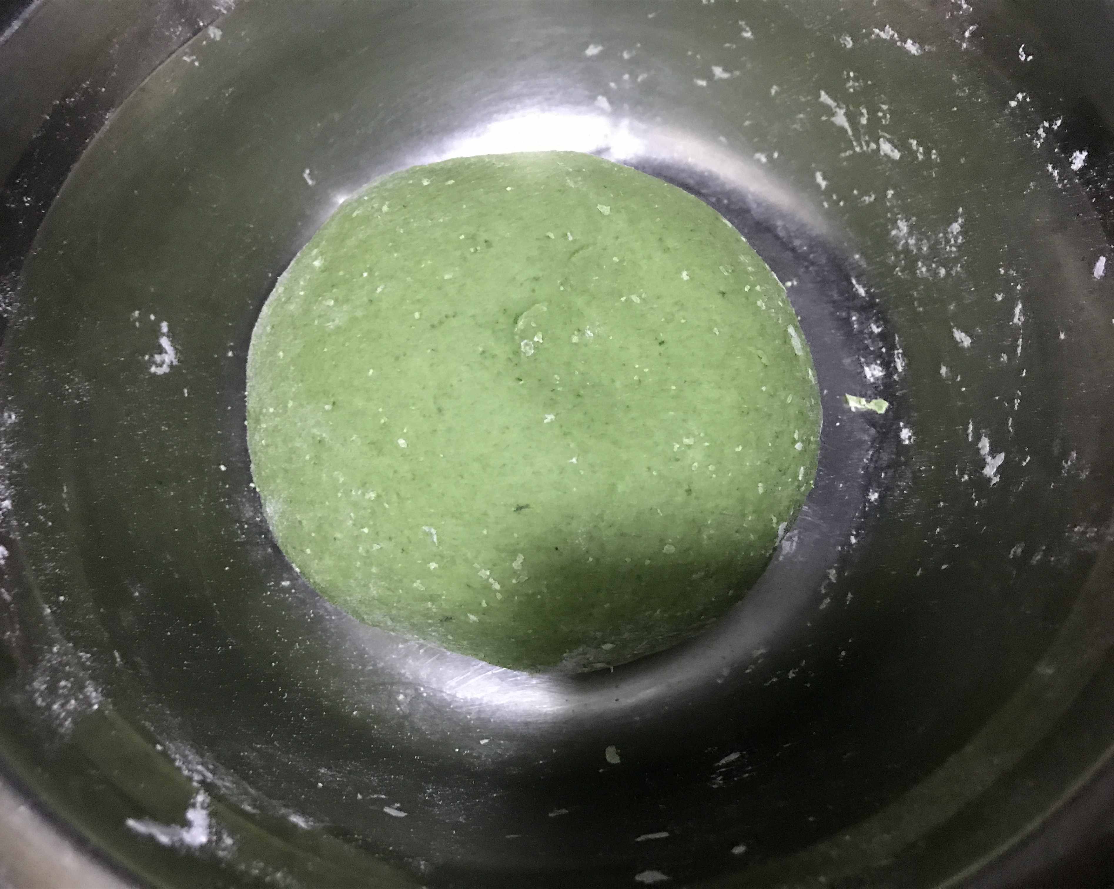 菠菜黑芝麻双色馒头