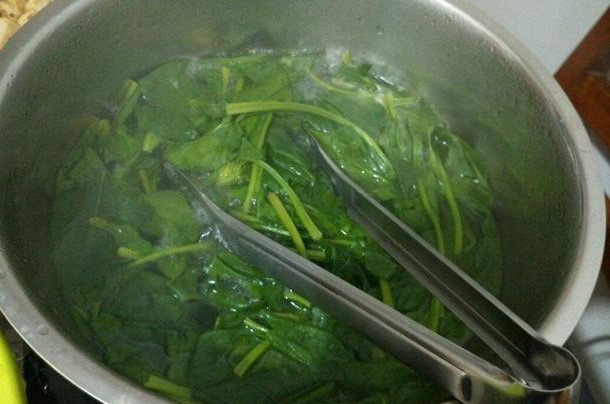 菠菜鸡蛋面