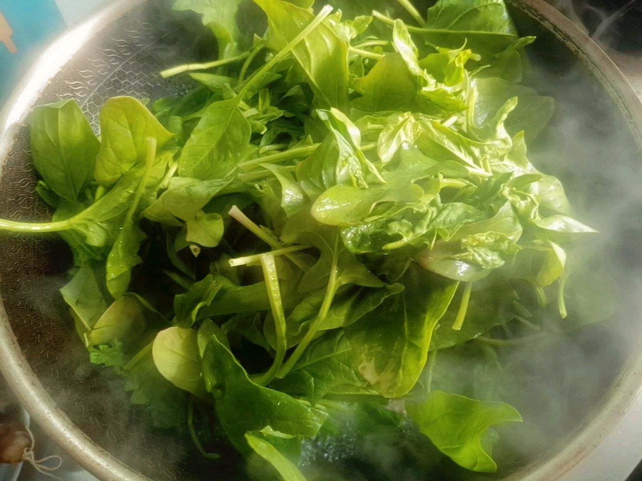 菠菜鸡蛋肉片汤