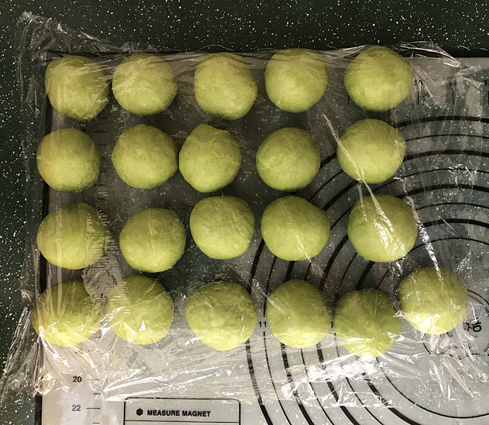 菠菜蜜豆软欧包