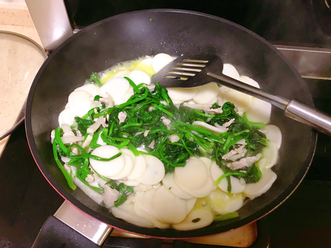 菠菜肉丝炒年糕