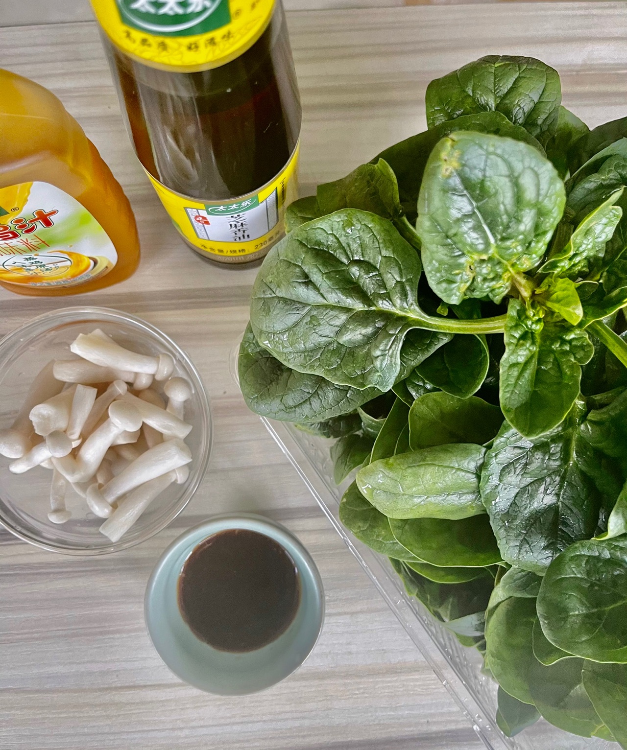 波菜烧菌菇