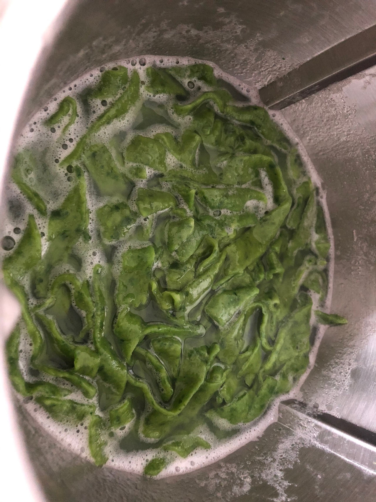 菠菜手擀面：