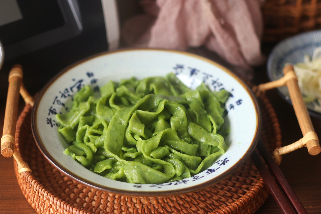 菠菜手擀面：
