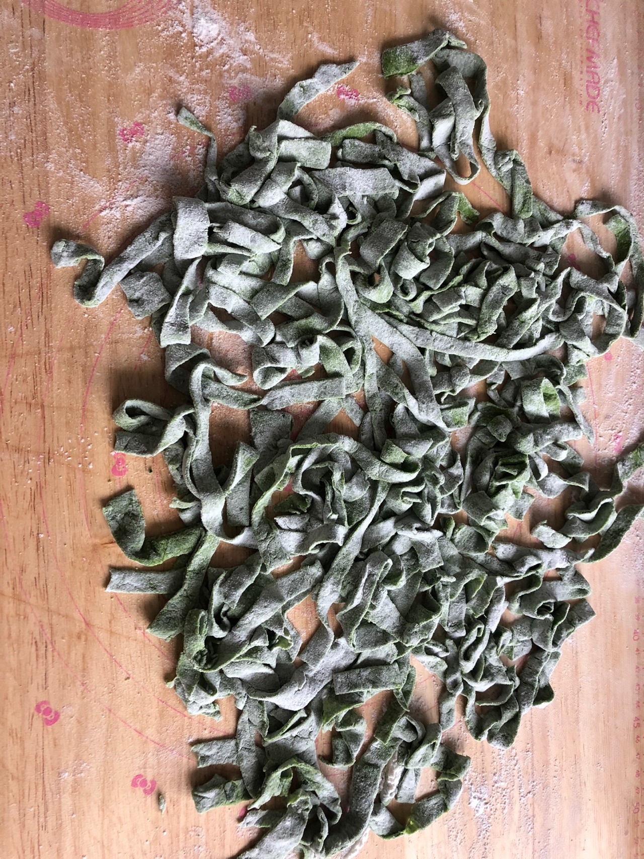 菠菜手擀面：