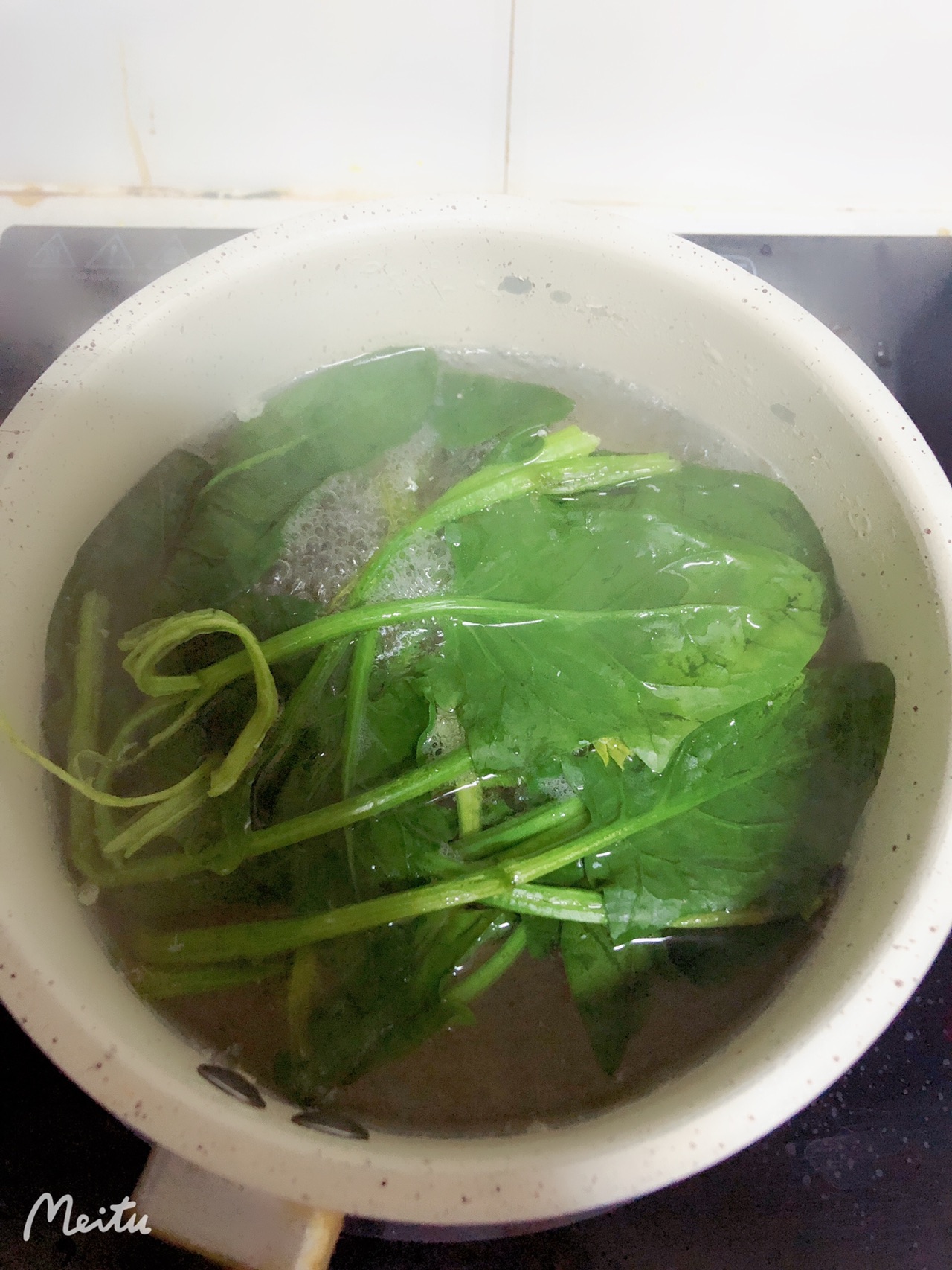 菠菜西红柿鸡蛋汤