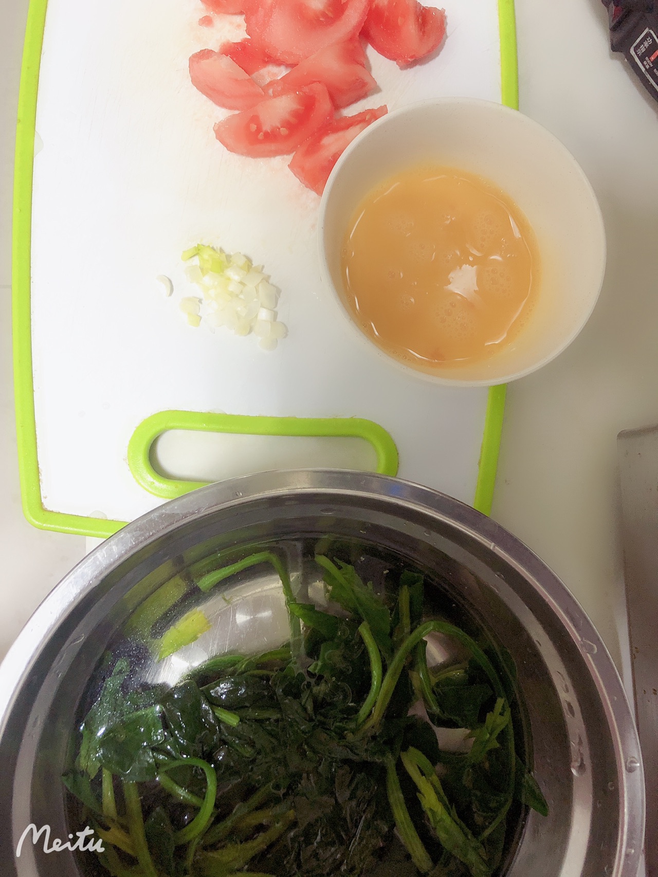 菠菜西红柿鸡蛋汤