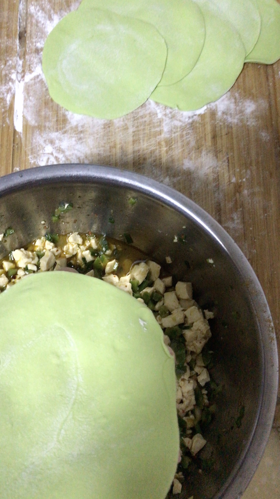 菠菜汁青椒豆腐馅包子