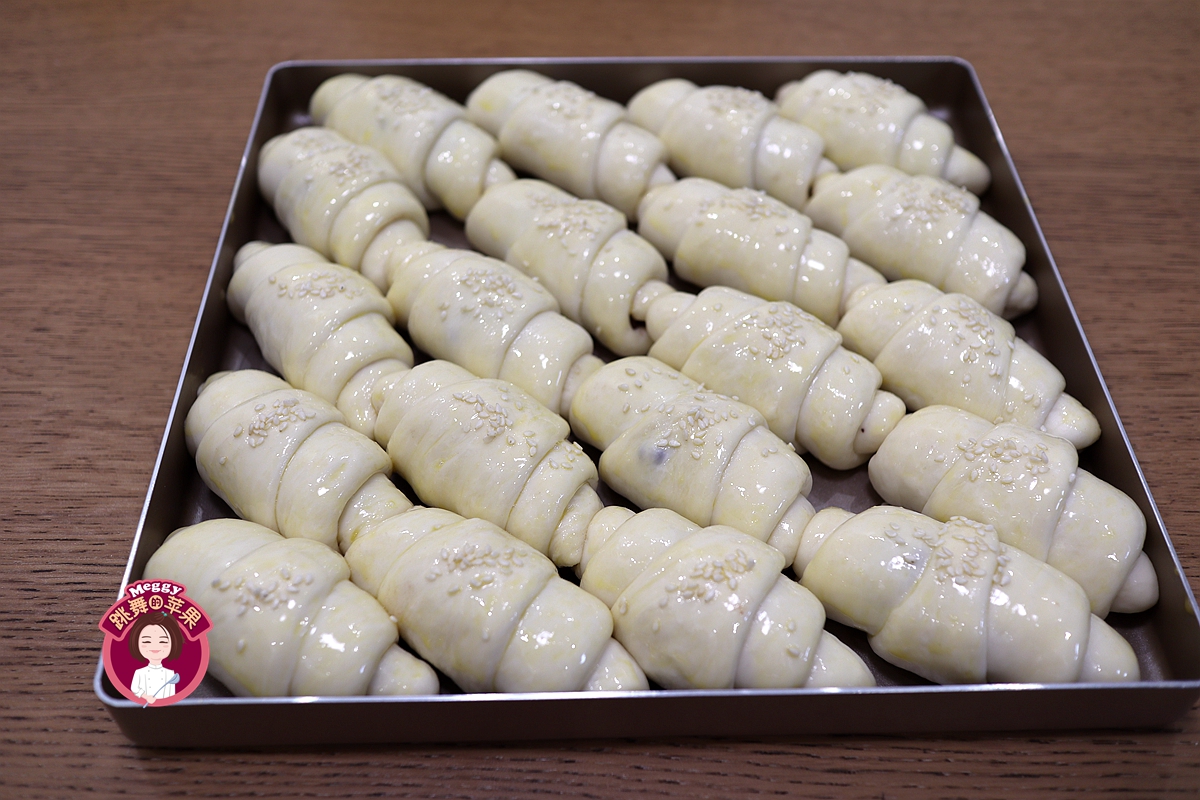 波兰种红豆牛角排包