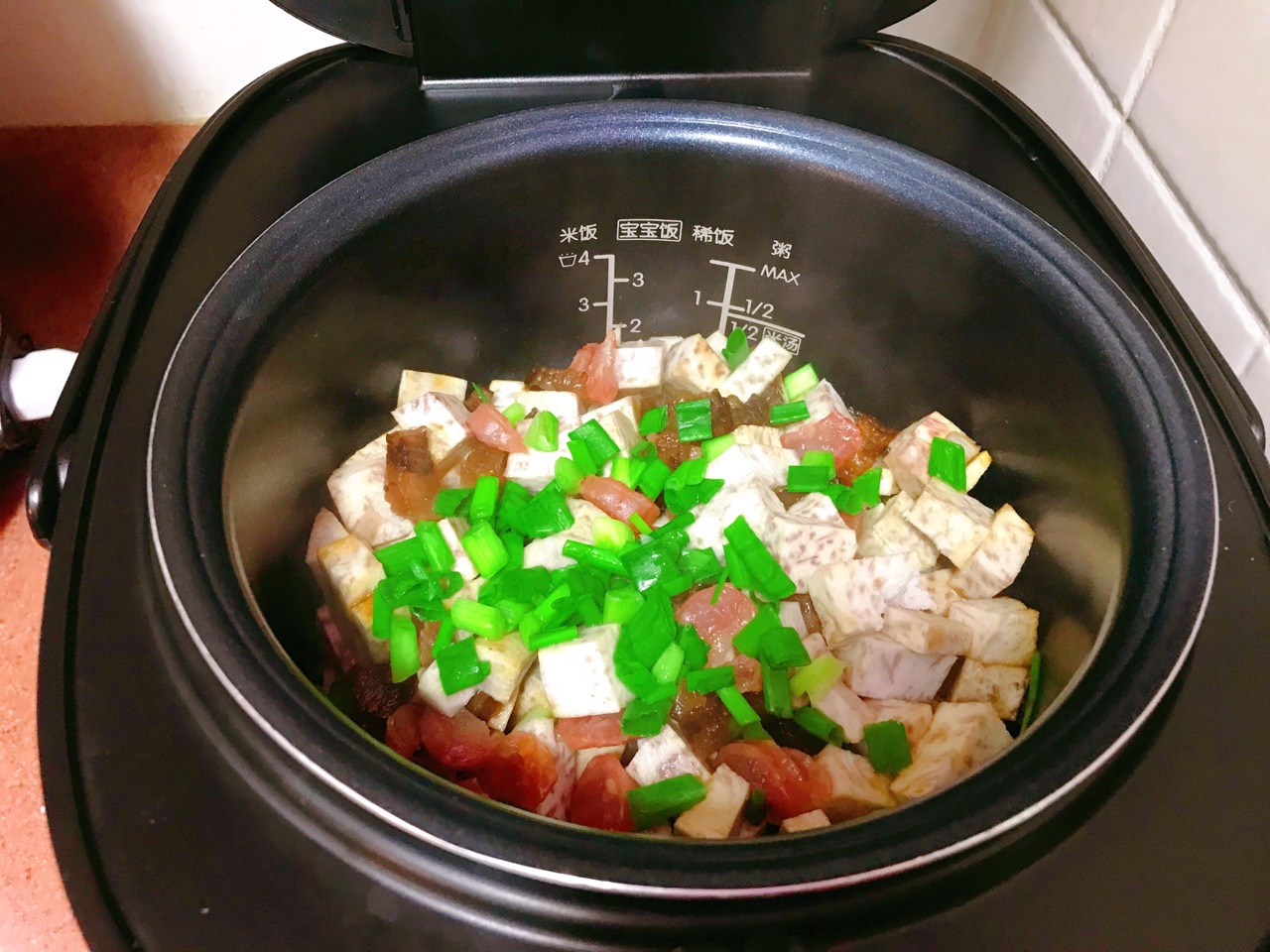 菠萝版的腊味芋头焗饭