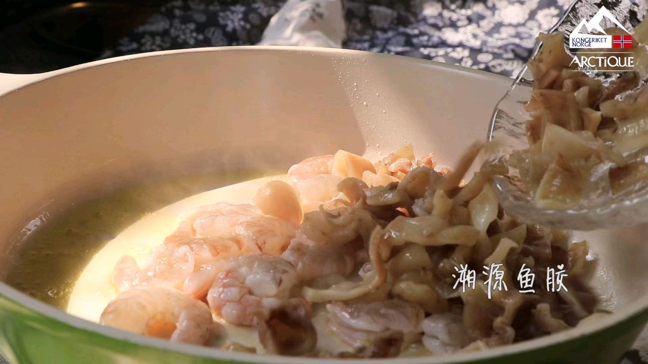 菠萝海鲜鱼胶炒饭