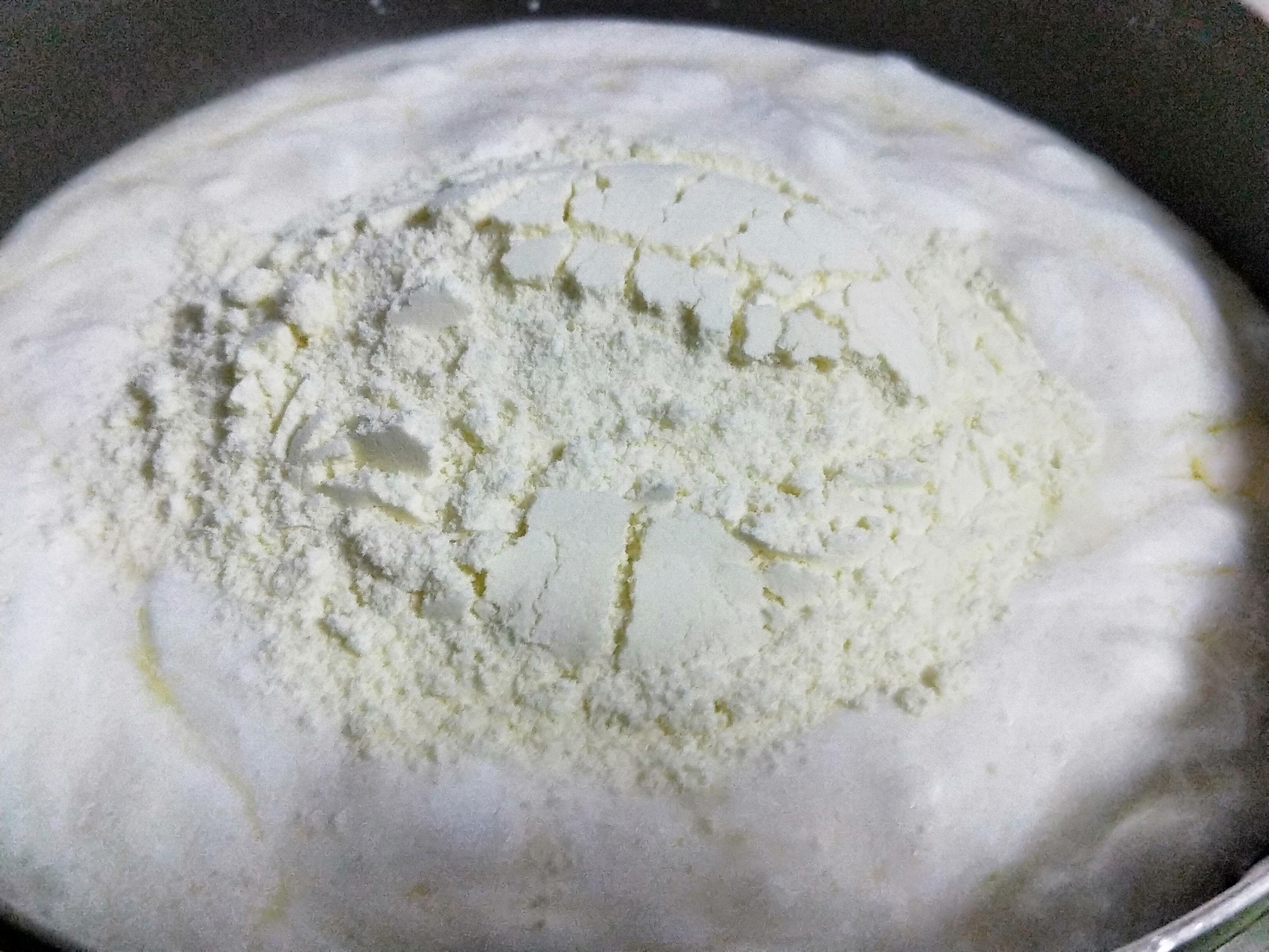 菠萝牛轧糖