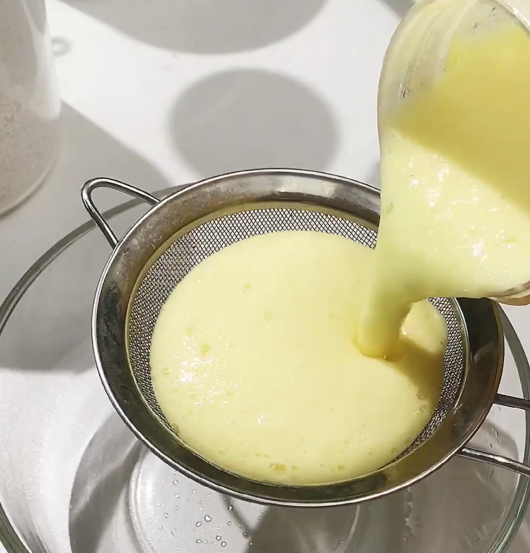 菠萝做成双层马蹄糕，吃完一开口就是果香