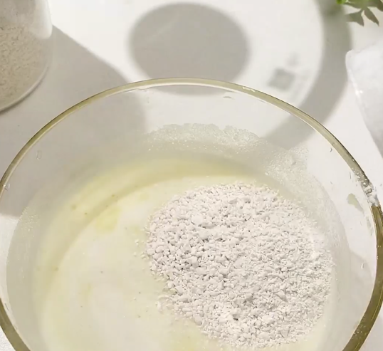 菠萝做成双层马蹄糕，吃完一开口就是果香