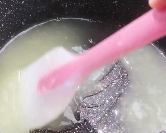 菠萝做成双层马蹄糕，吃完一开口就是果香