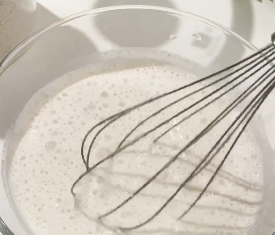 菠萝做成双层马蹄糕，吃完一开口就是果香