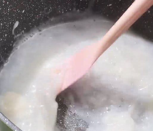 菠萝做成双层马蹄糕，吃完一开口就是果香