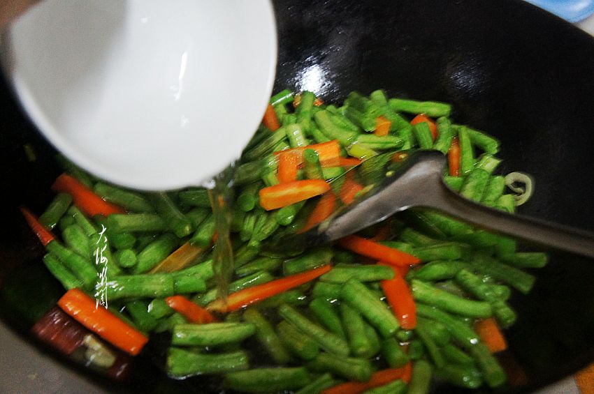 不炖肉不干煸，简单素炒，清淡不腻，孩子抢着吃