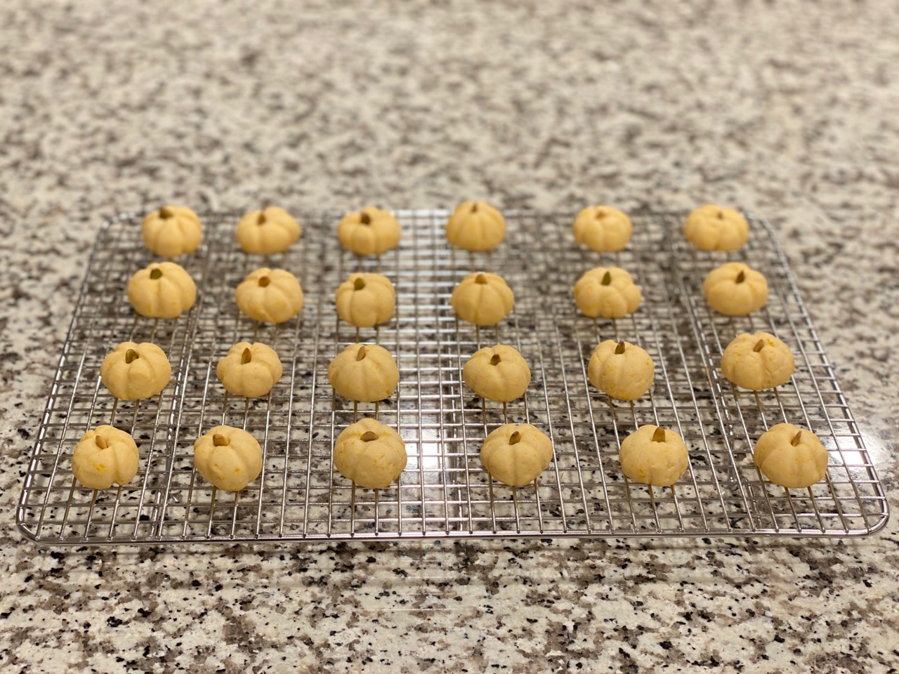 不给糖就捣蛋！【南瓜饼干】
