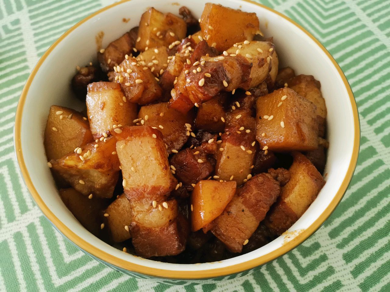 不加一滴水的土豆红烧肉