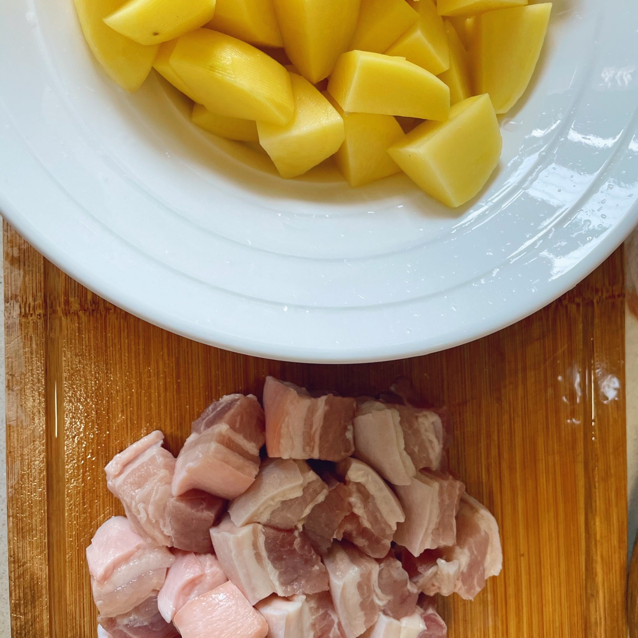 不加一滴油的土豆红烧肉