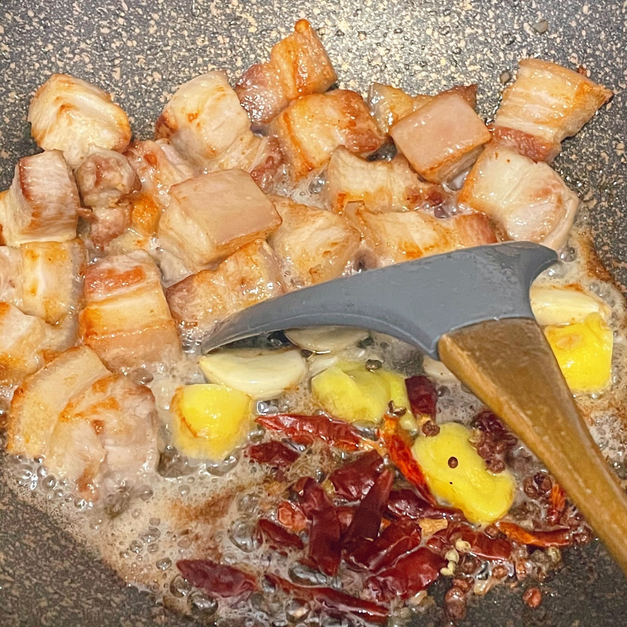 不加一滴油的土豆红烧肉