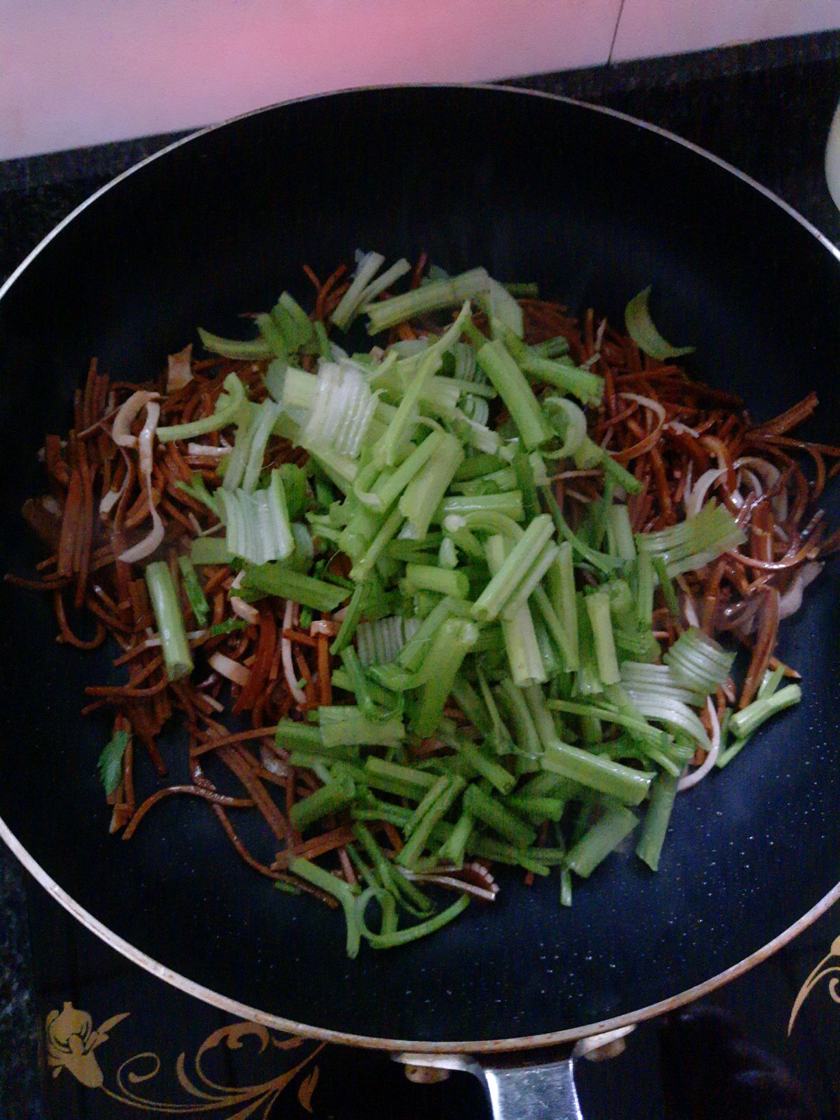 不加水的小炒芹菜豆腐丝