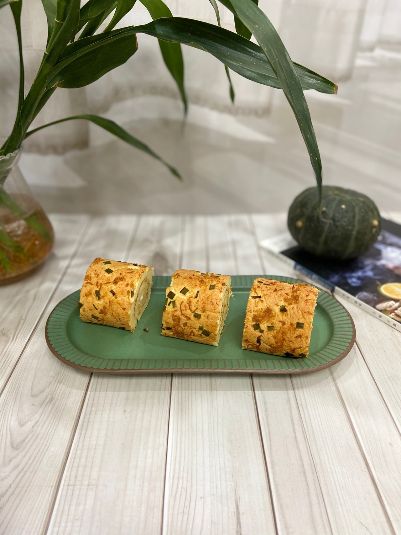 不开裂不掉皮的香葱肉松蛋糕卷｜在家轻松做