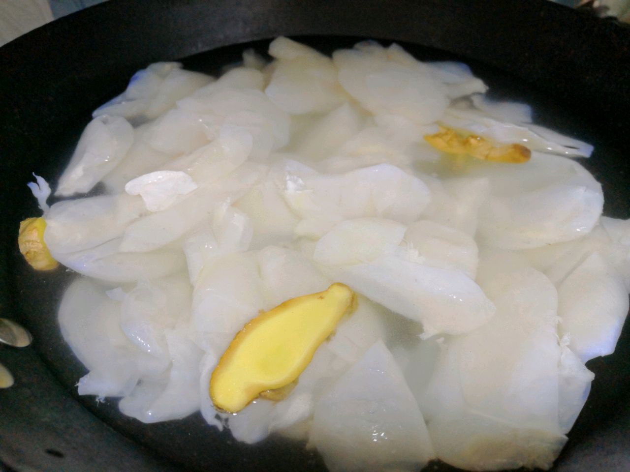 不同做法的鱼胶,满满胶原蛋白香辣鱼胶