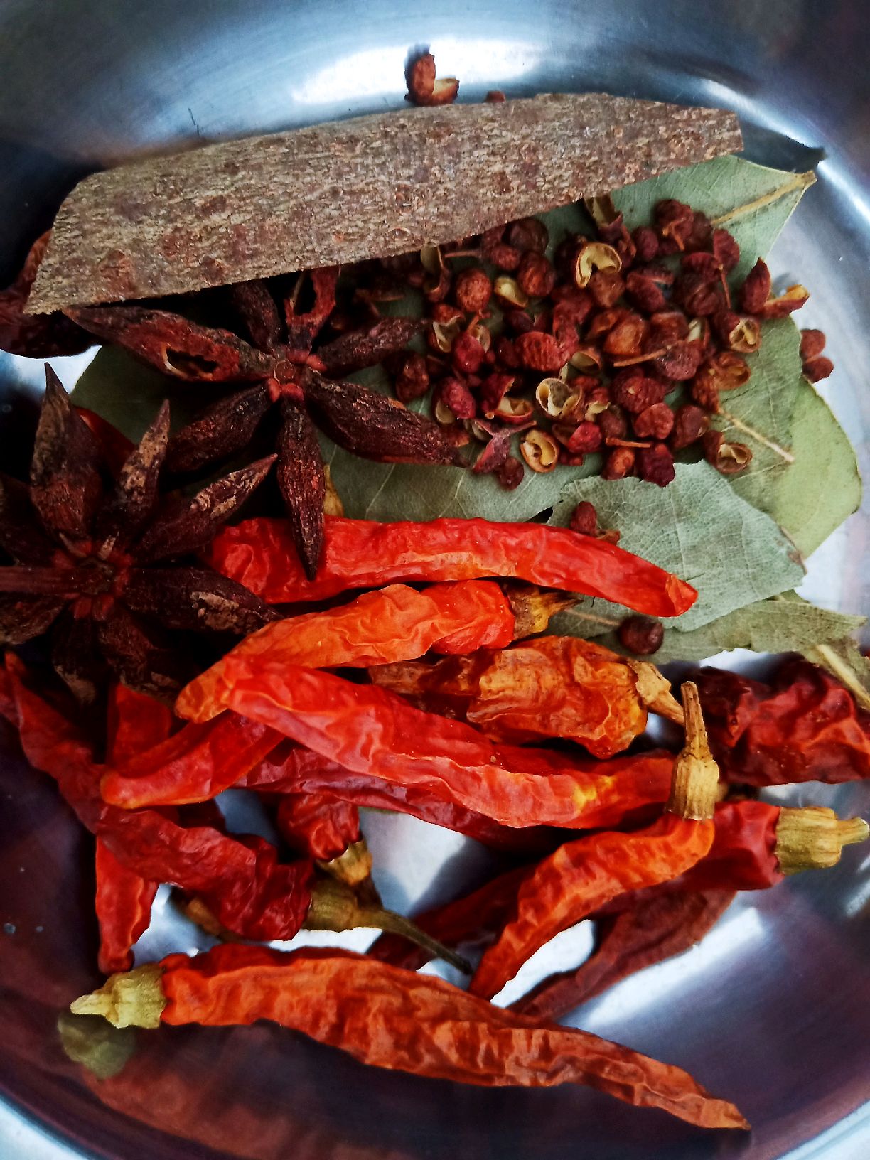 不用炒糖色的黄豆焖猪蹄