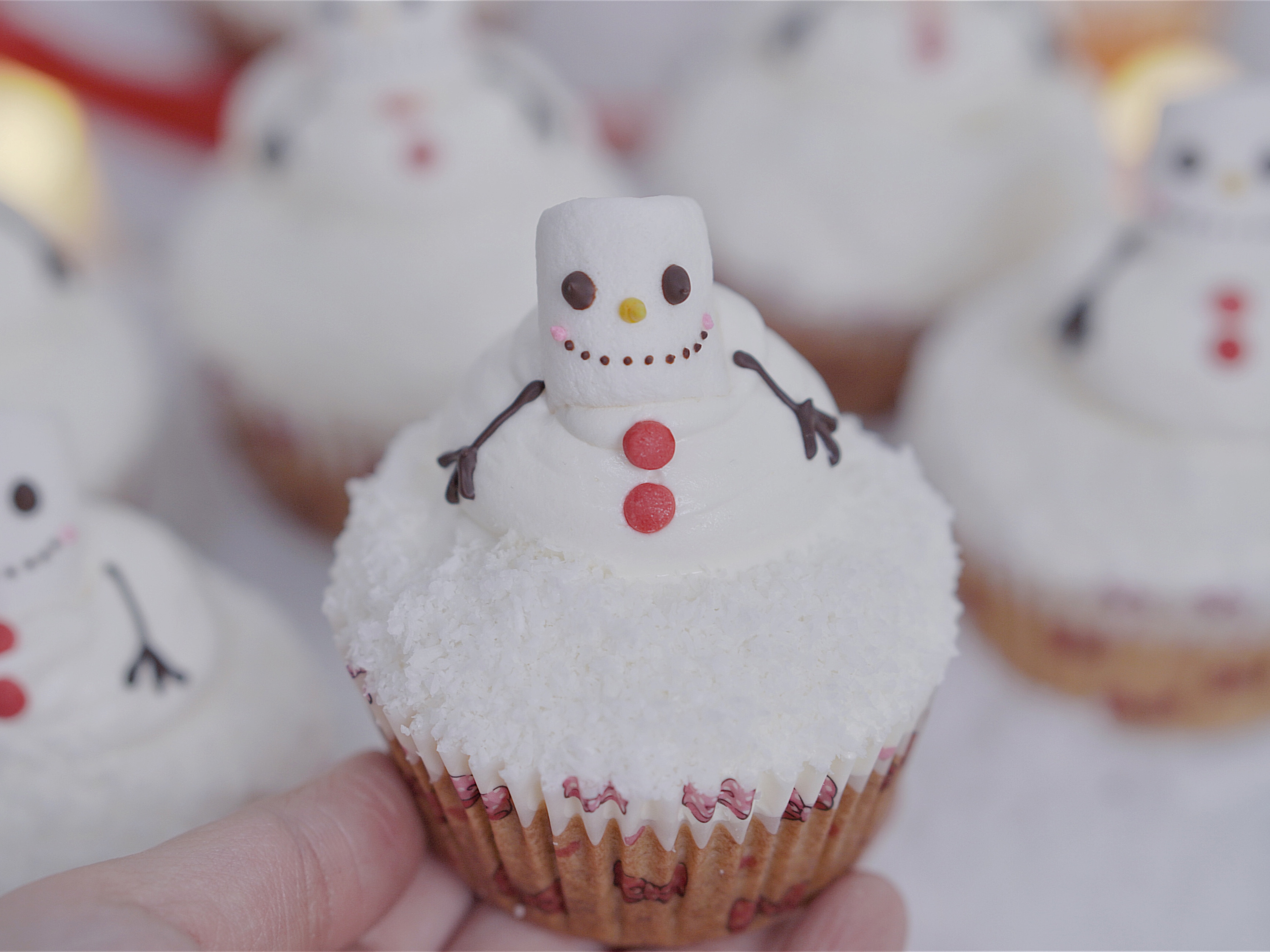 不用打发：圣诞雪人杯子蛋糕
